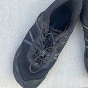 Xero tennis shoe kids size 4w, barely worn